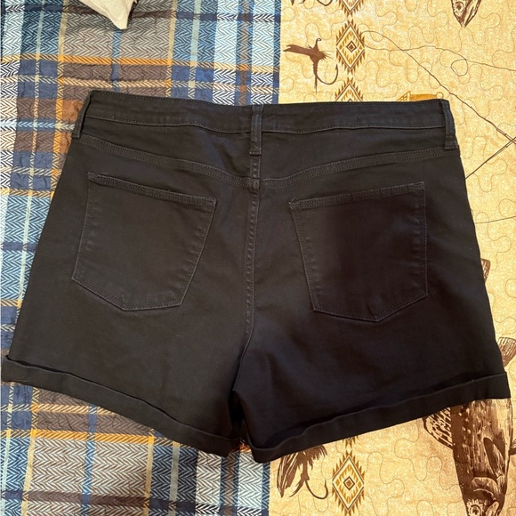 Universal Thread Black cuffed Women's Jean Shorts size 16/33R - Picture 2 of 7